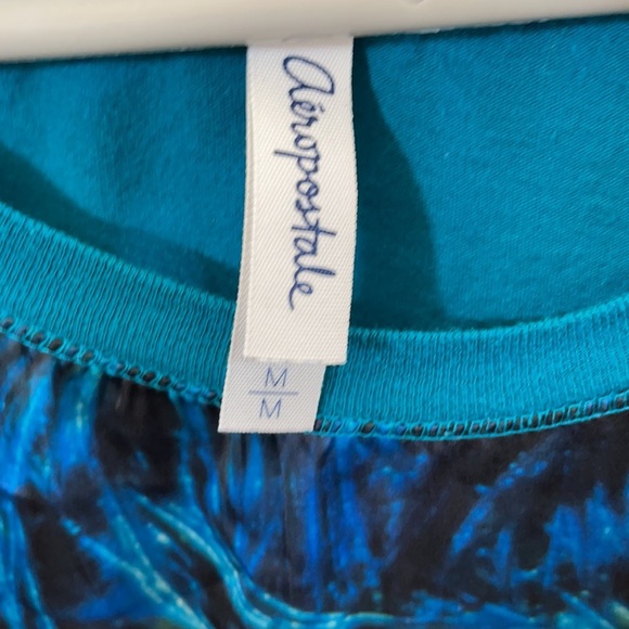 Gorgeous Aeropostale peacock top size M. - Picture 2 of 3